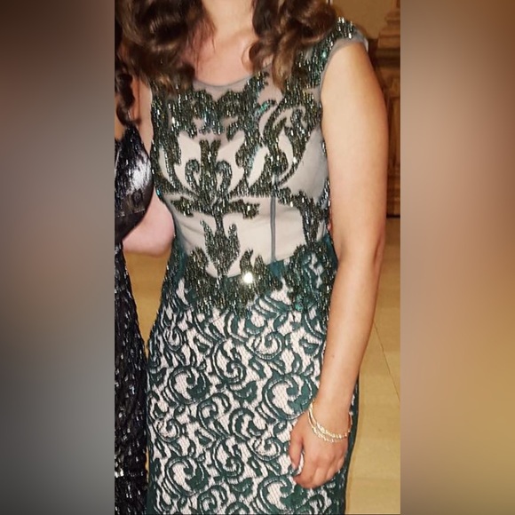 Gorgeous green open back lace evening gown with nude underlay - Picture 8 of 8